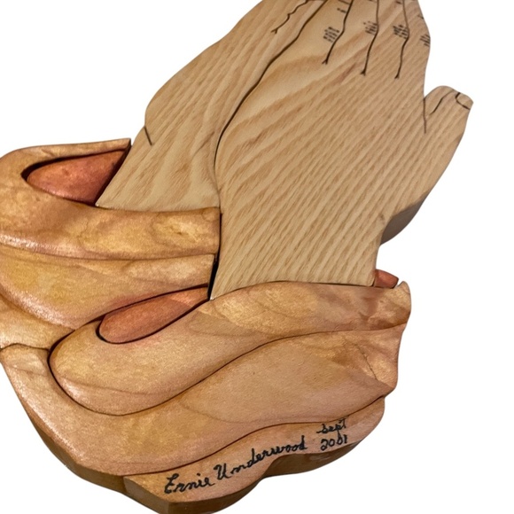 Intarsia Wall hanging Handcrafted Wood Scroll Saw Art Praying Hands, NEW - Picture 3 of 7
